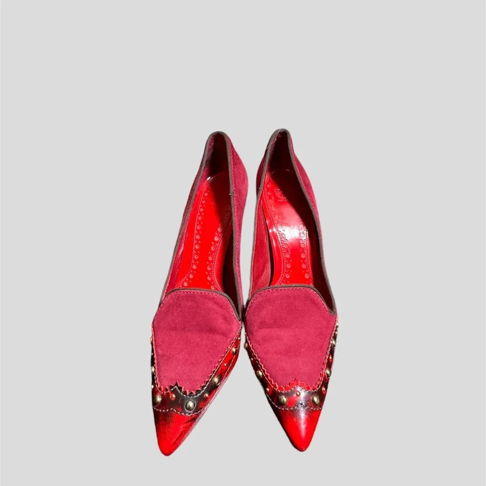Tory Burch size 6.5 burgundy suede/ red tortoise patent with gold studs pump